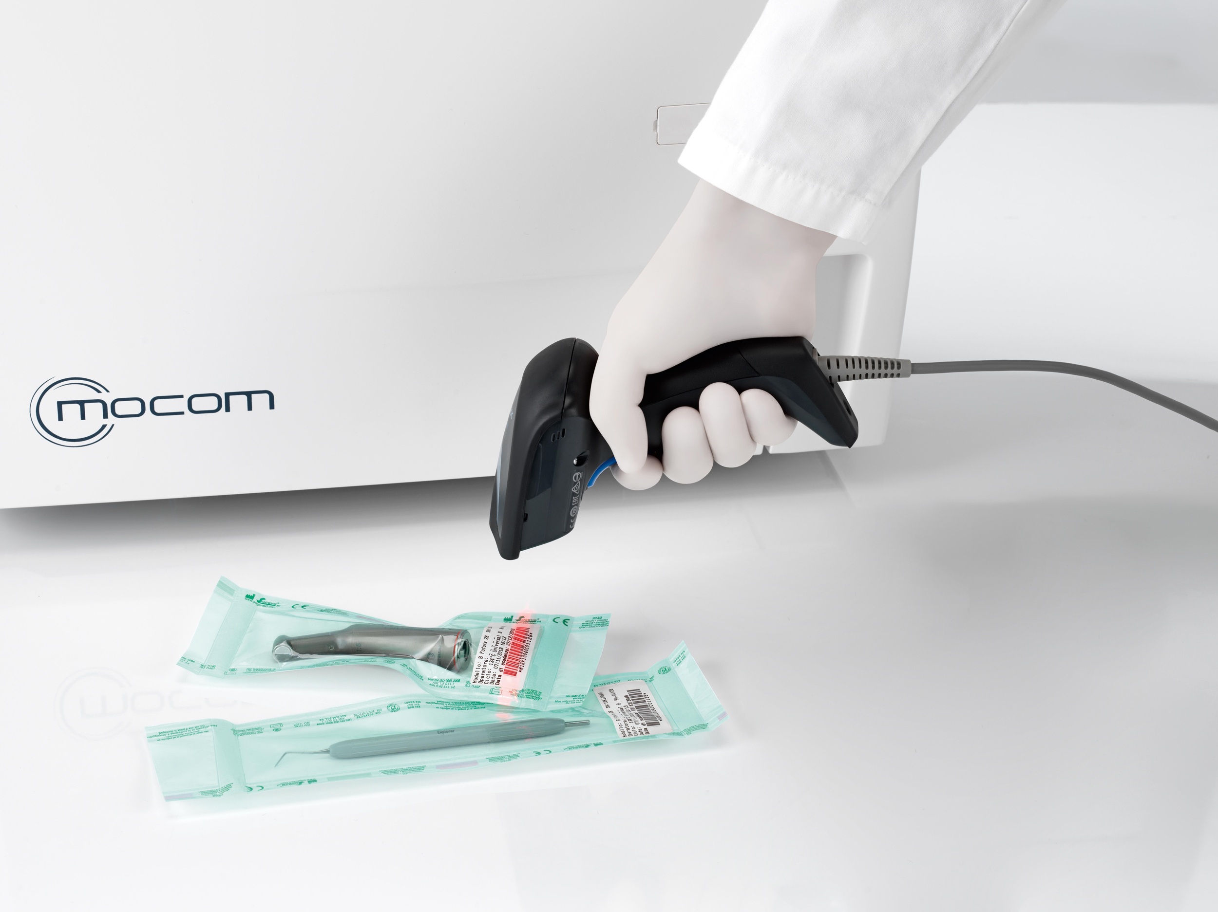 Traçabilité automatique MOCOM - lecture codes-barres instruments et patients